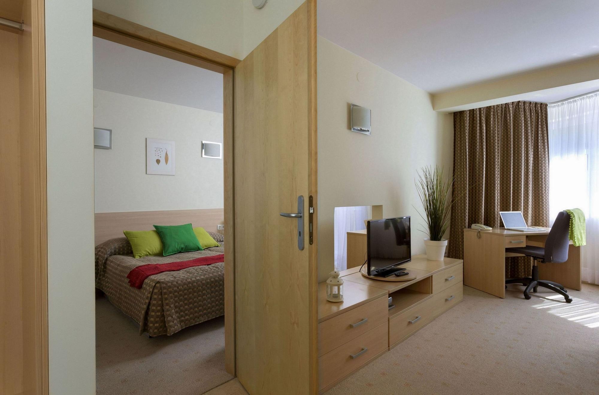 Apartamenty Media Park Varsavia Esterno foto