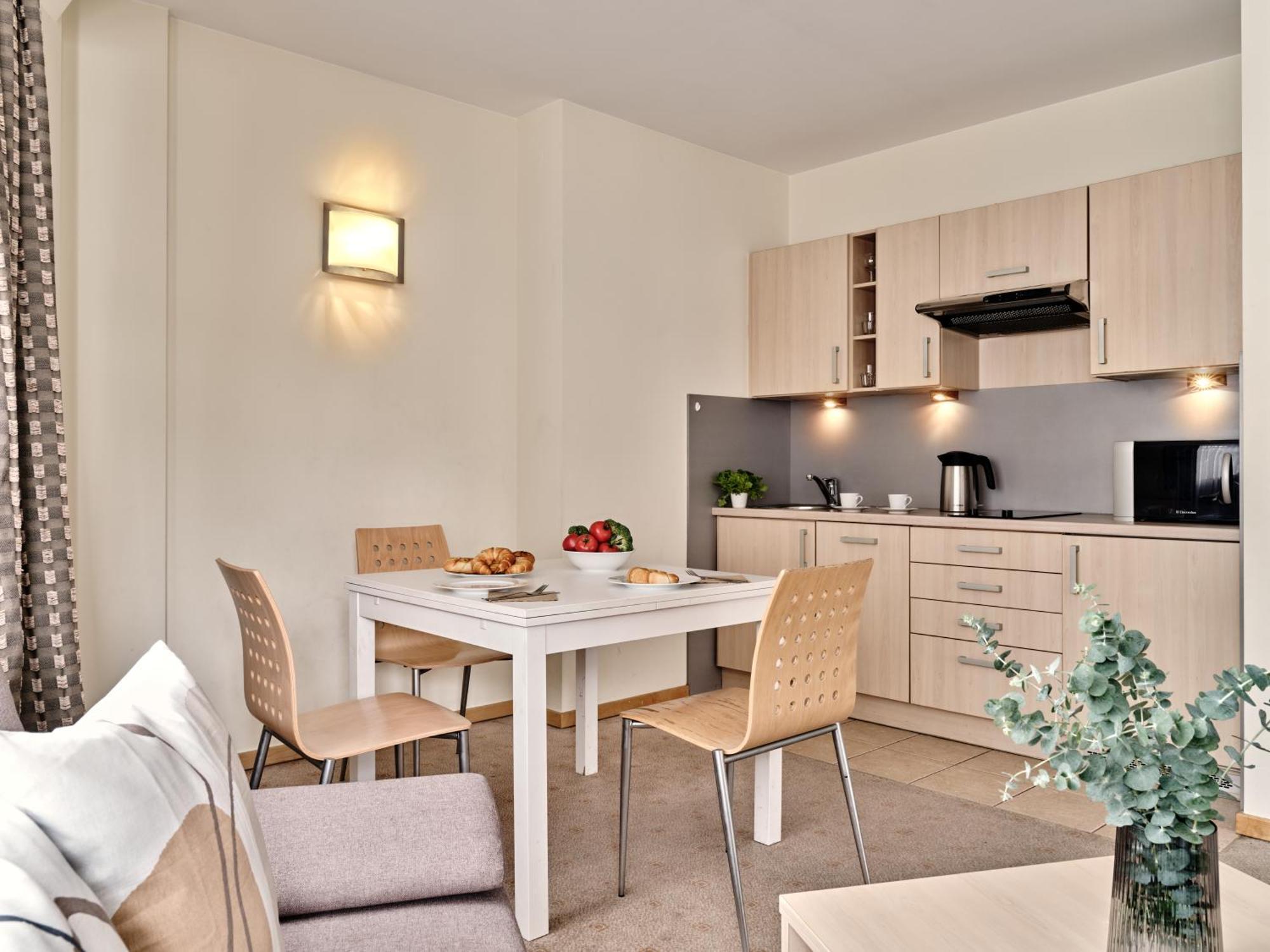 Apartamenty Media Park Varsavia Esterno foto